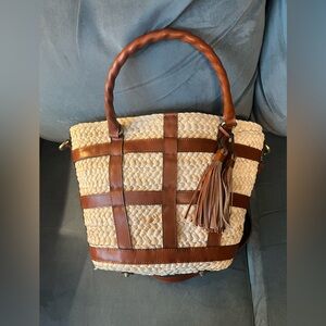 Beautiful Patricia Nash straw, leather tote bag w/ shoulder strap & tassel